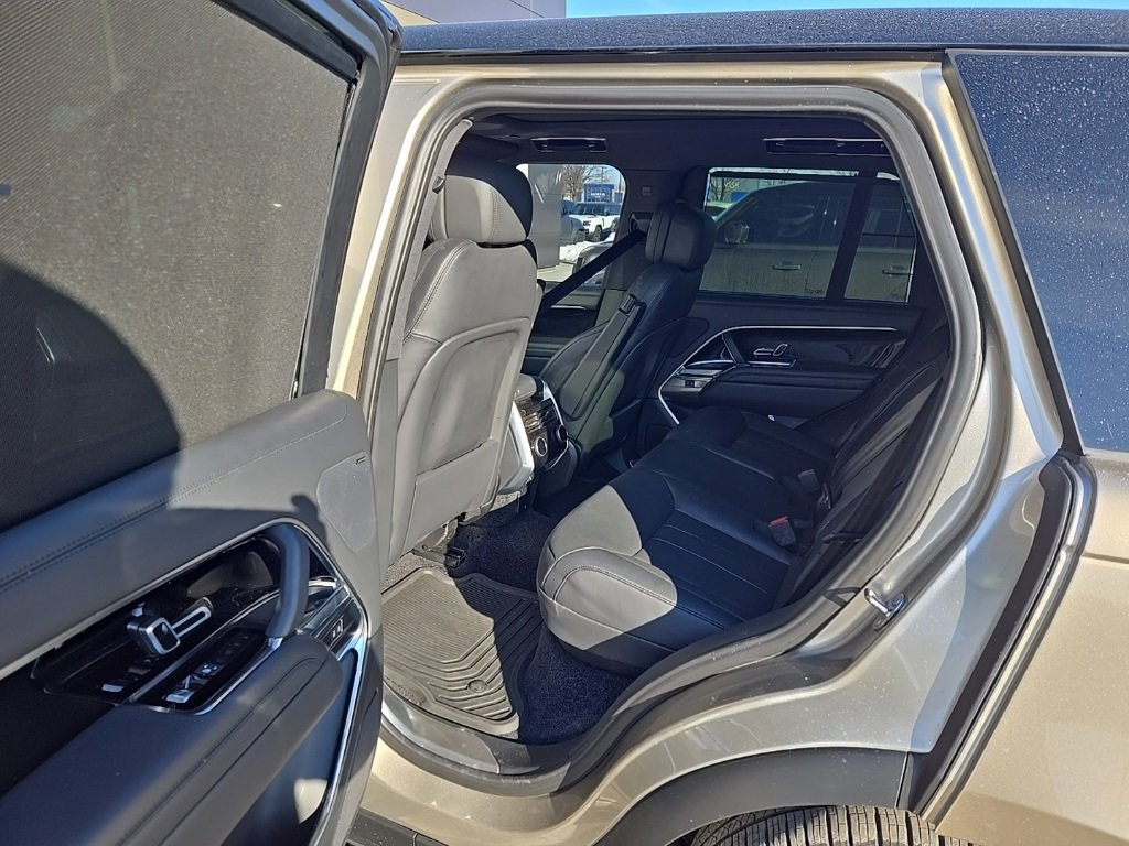 Certified 2024 Land Rover Range Rover SE image 17