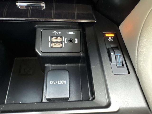 Used 2023 Lexus GX 460 Luxury w/ Accessory Package AWD/4WD image 26