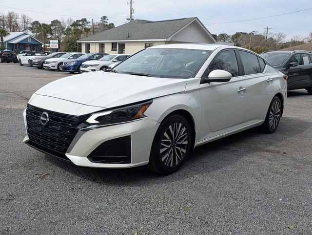Used 2024 Nissan Altima 2.5 SV w/ SV Premium Package FWD image 2