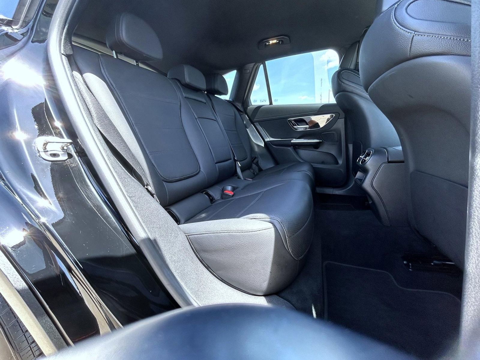 Used 2024 Mercedes-Benz GLC 300 4MATIC image 19