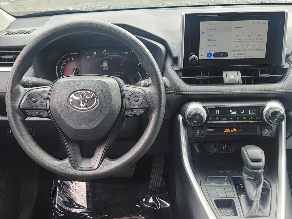 Used 2025 Toyota RAV4 XLE AWD/4WD image 18