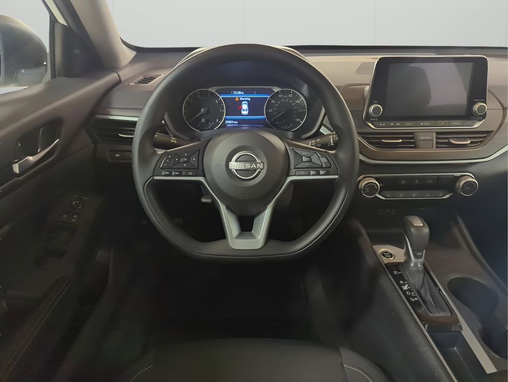 Used 2025 Nissan Altima 2.5 SV image 12