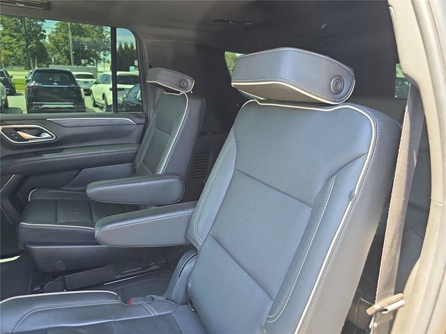 Used 2023 GMC Yukon XL SLT AWD/4WD image 14
