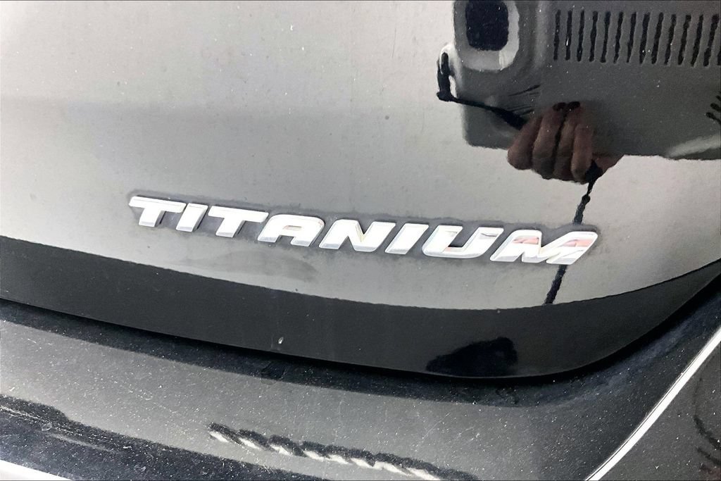 Used 2018 Ford Focus Titanium w/ Titanium Technology Package FWD image 14