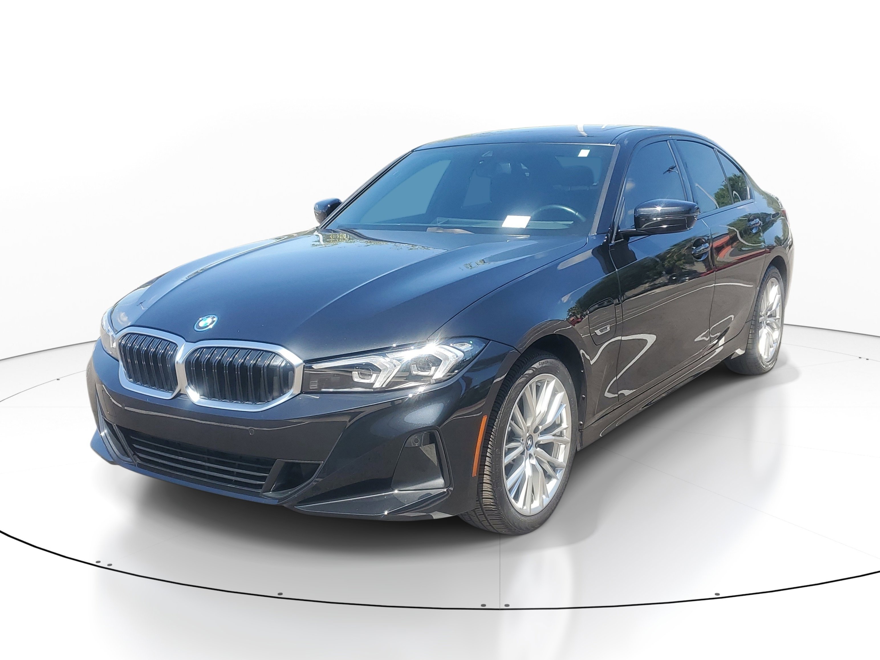 Used 2023 BMW 330e w/ Driving Assistance Package RWD image 3