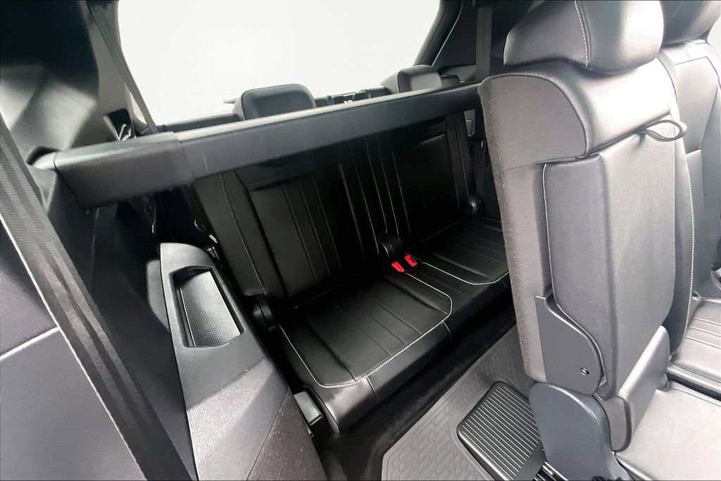 Used 2024 Volkswagen Tiguan SE R-Line image 28