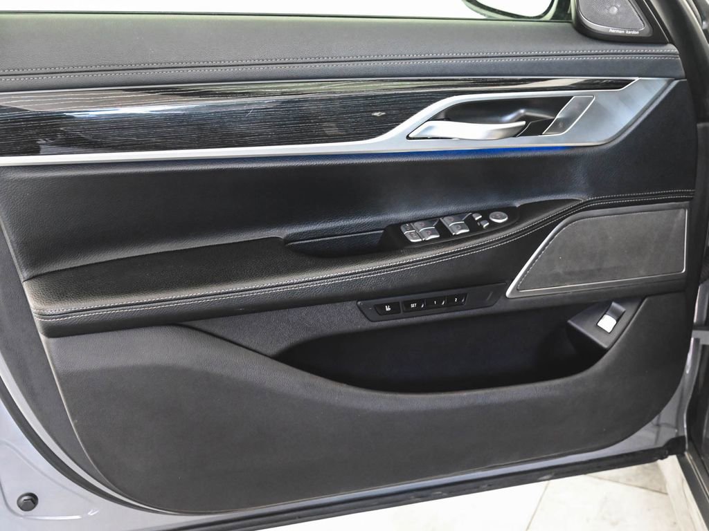 Used 2022 BMW 740i xDrive w/ M Sport Package image 8
