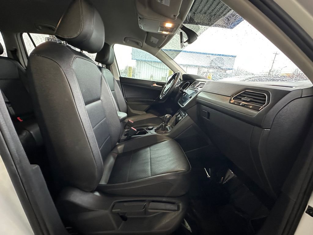 Used 2020 Volkswagen Tiguan SE image 23