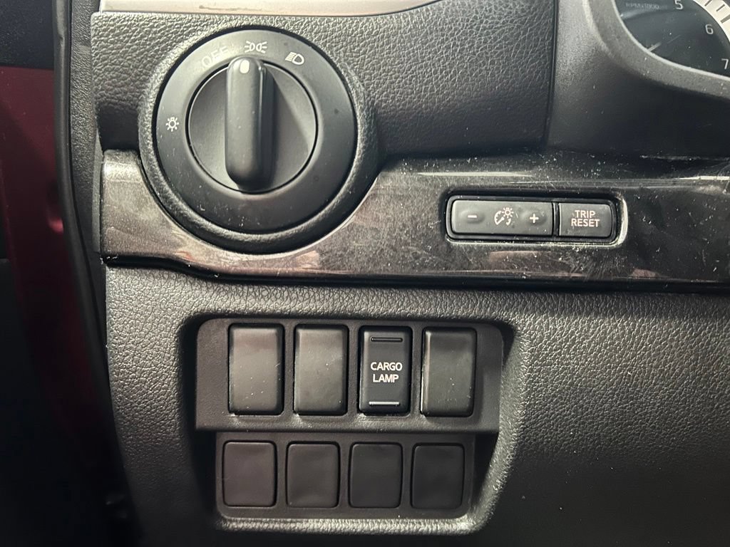Used 2018 Nissan Titan SV AWD/4WD image 7