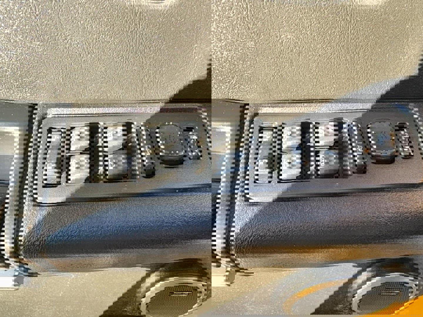 Used 2005 HUMMER H2 SUT w/ Preferred Equipment Group image 19