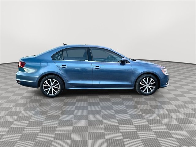 Used 2017 Volkswagen Jetta SE image 9