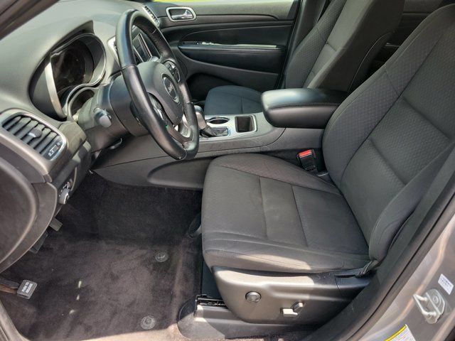 Used 2018 Jeep Grand Cherokee Laredo RWD image 11