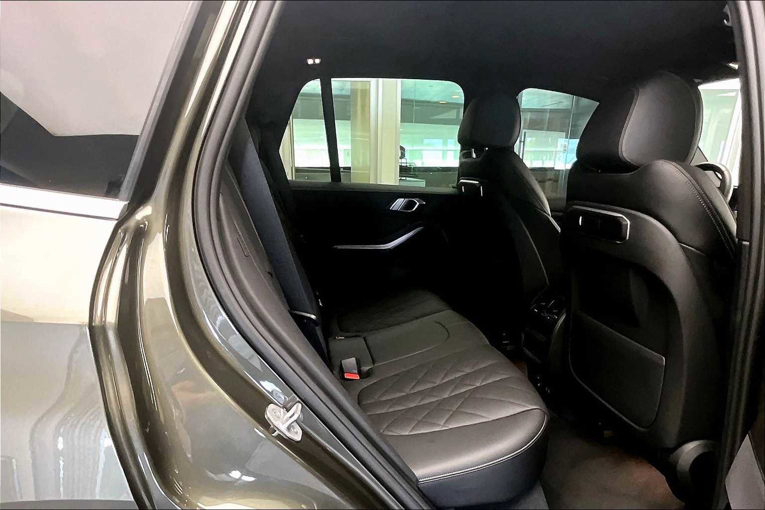 Used 2024 BMW X5 xDrive40i w/ Parking Assistance Package image 19