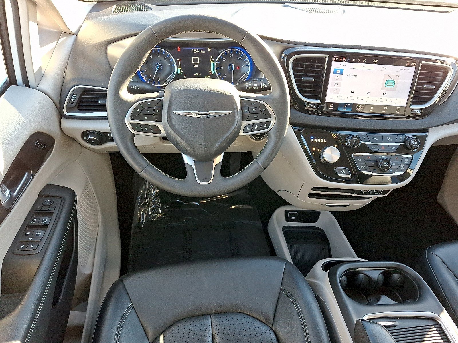 Used 2024 Chrysler Pacifica Touring-L image 11