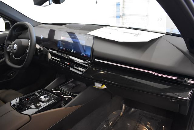 New 2026 BMW 530i xDrive w/ Premium Package image 18