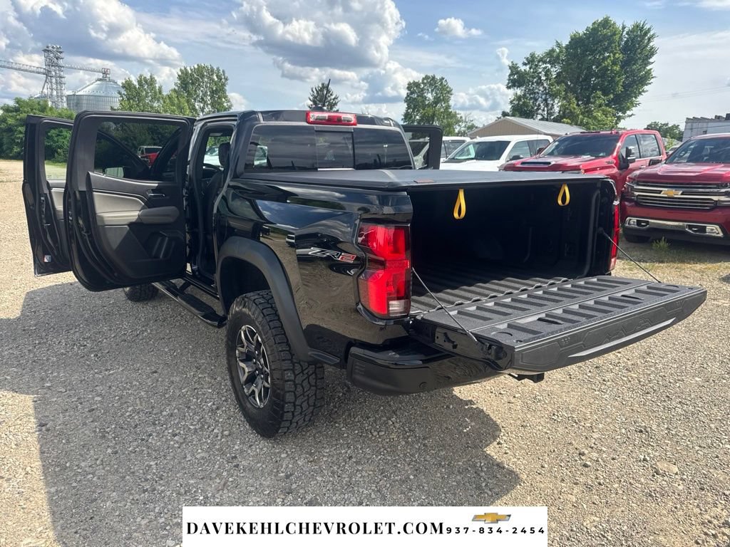 Used 2025 Chevrolet Colorado ZR2 w/ Technology Package AWD/4WD image 33