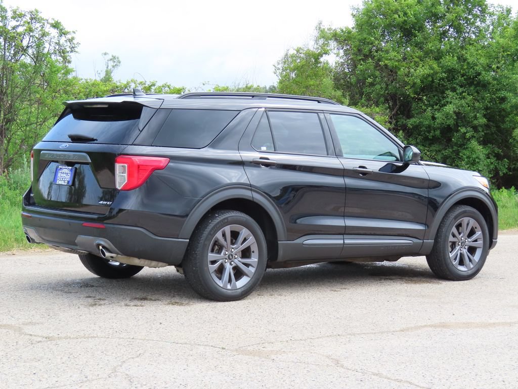 Used 2023 Ford Explorer XLT w/ Equipment Group 202A AWD/4WD image 3