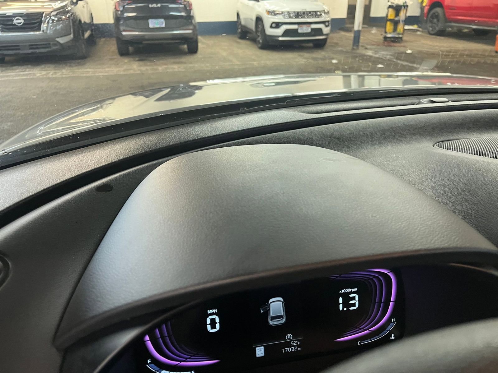 Used 2025 Kia Soul LX w/ LX Technology Package FWD image 34