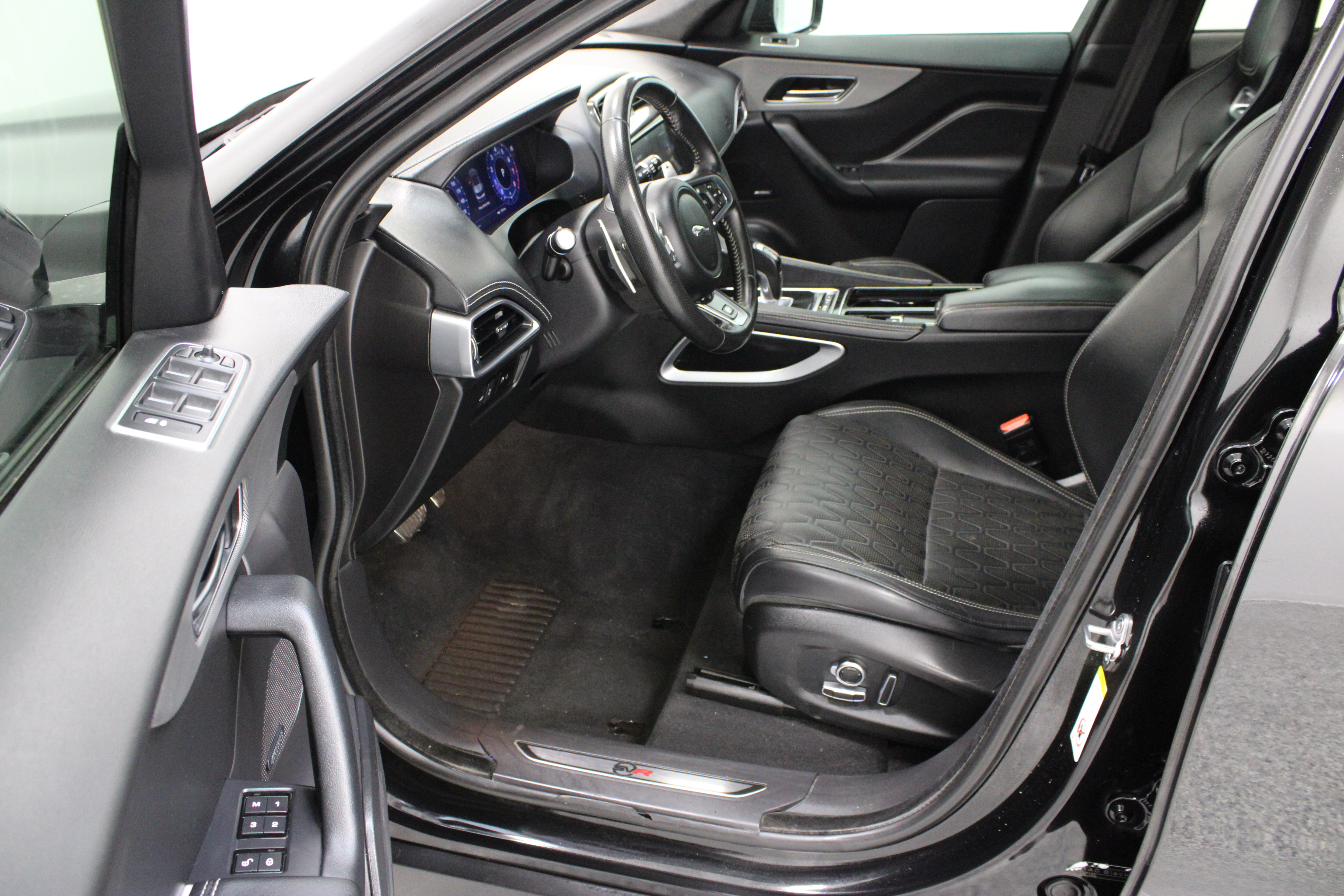 Used 2020 Jaguar F-PACE SVR AWD/4WD image 14
