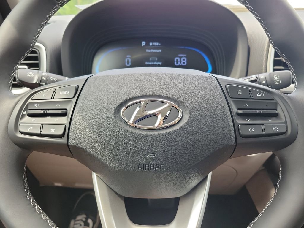 Used 2025 Hyundai Venue SEL image 15