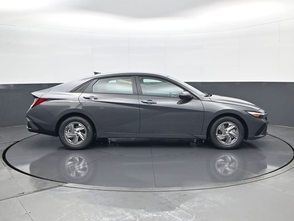 New 2026 Hyundai Elantra SE image 4