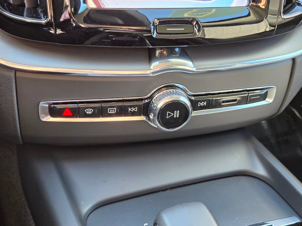 Certified 2024 Volvo XC60 T8 Core AWD/4WD image 29