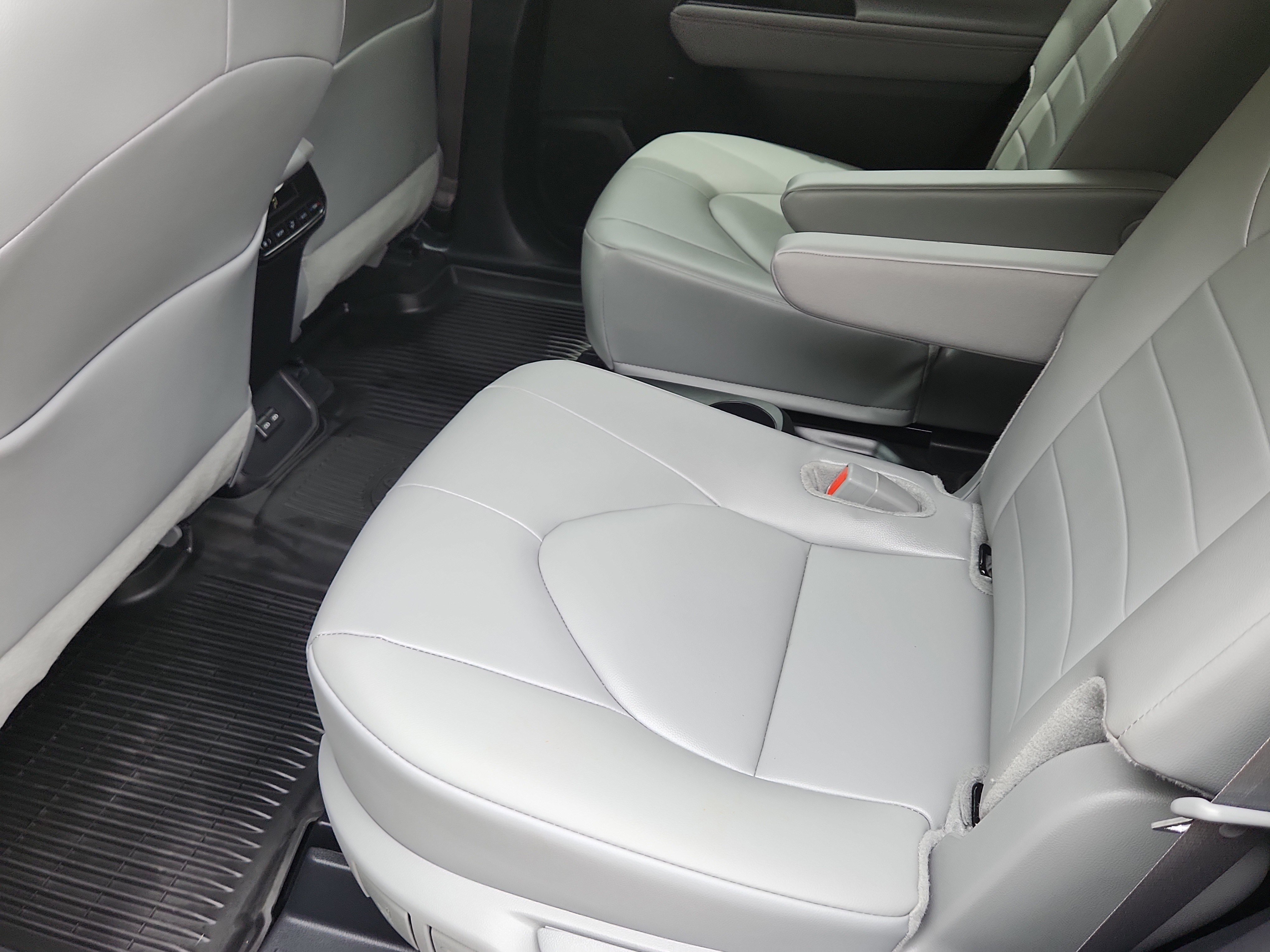 Certified 2025 Toyota Highlander XLE AWD/4WD image 9