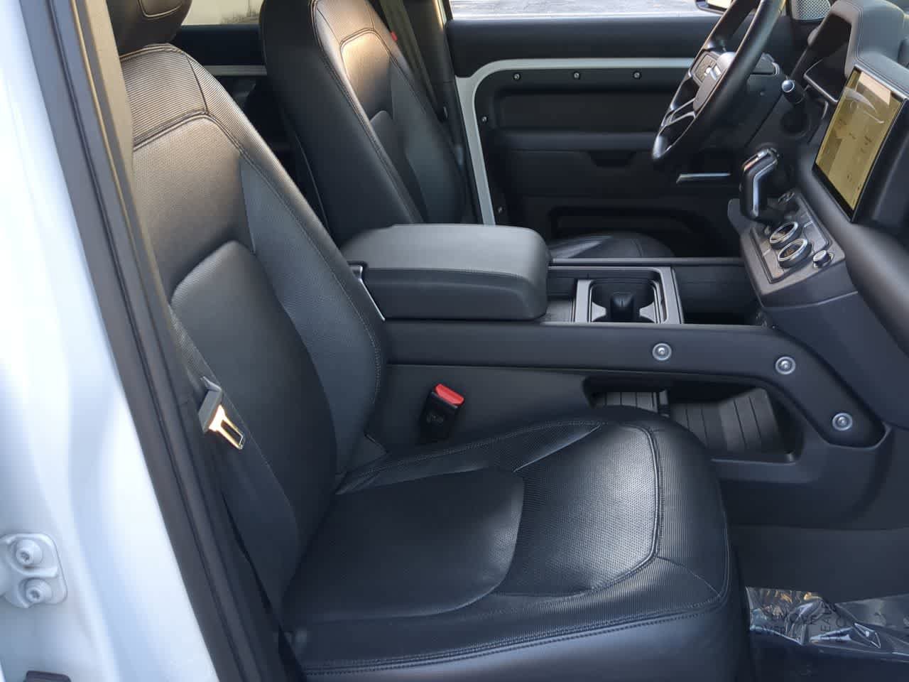 Used 2024 Land Rover Defender 130 X-Dynamic SE image 23