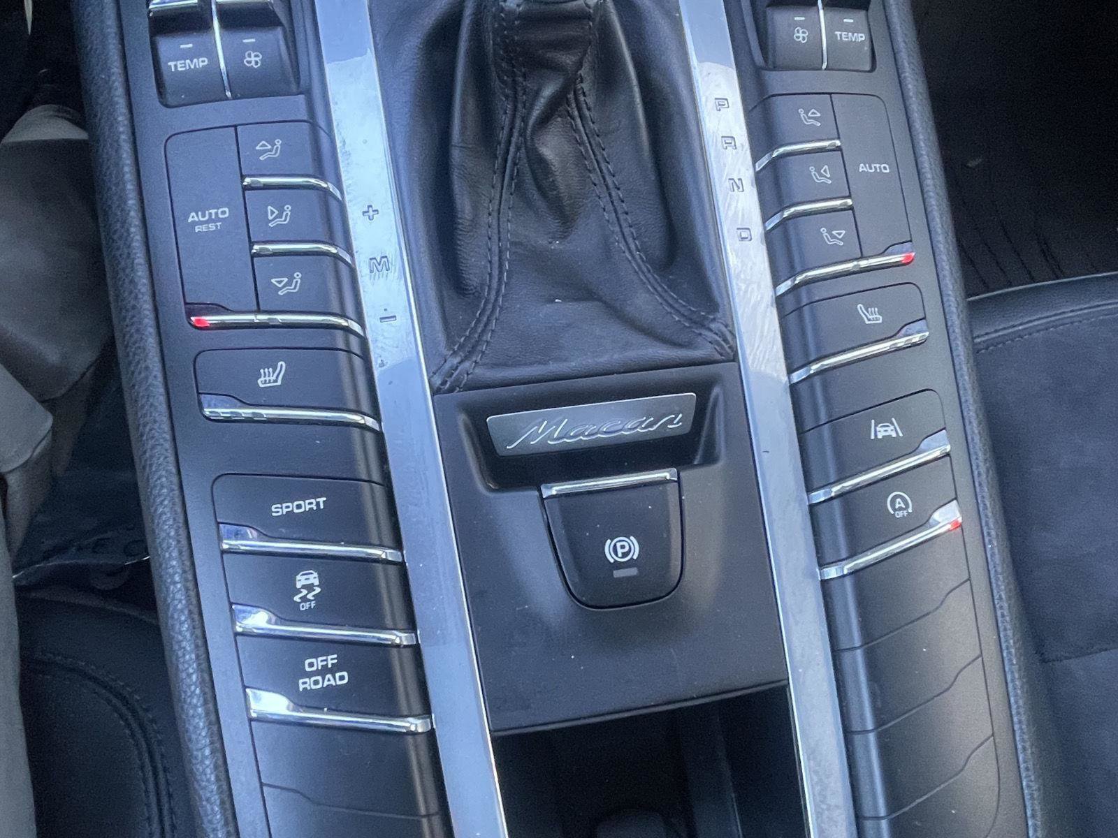 Used 2021 Porsche Macan image 17