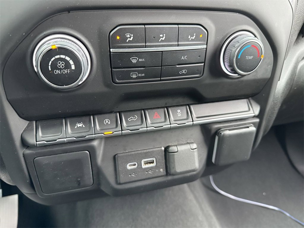 Used 2022 Chevrolet Silverado 1500 Custom image 19