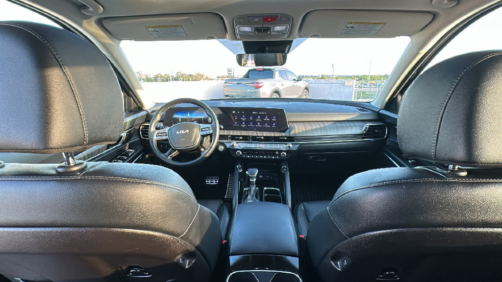 Used 2025 Kia Telluride SX w/ SX Captain's Chair Package FWD image 30