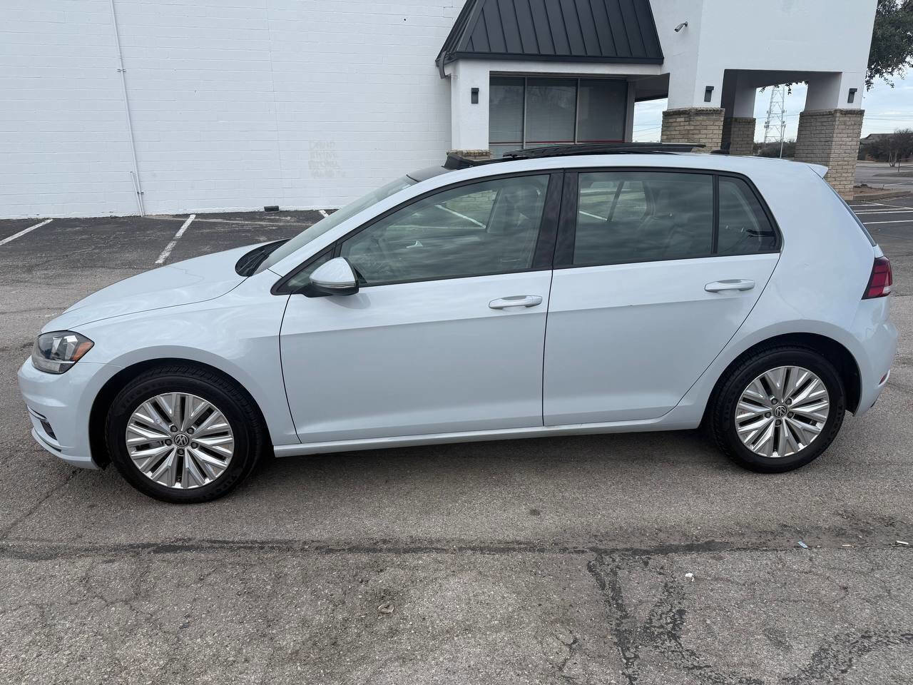 Used 2020 Volkswagen Golf 4-Door image 4