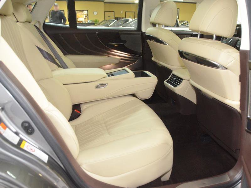 Used 2018 Lexus LS 500 w/ Luxury Package RWD image 28