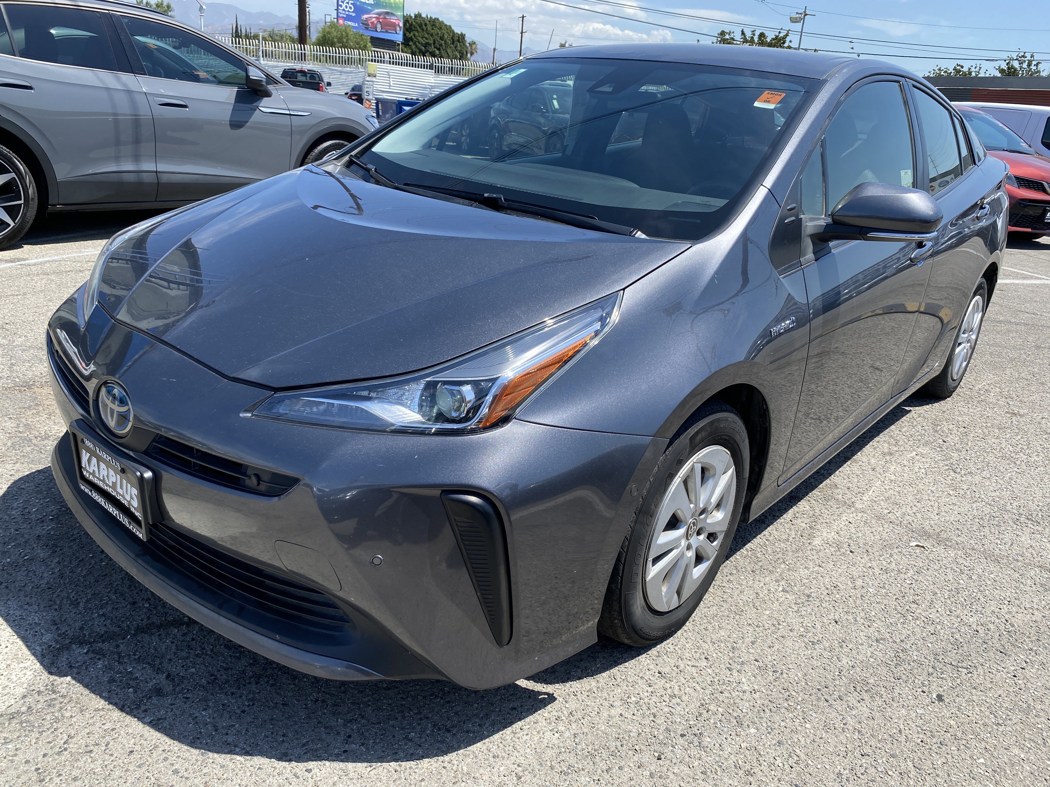 Used 2021 Toyota Prius LE FWD image 2