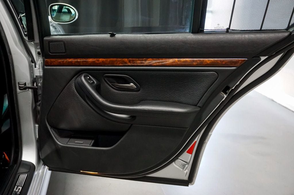 Used 2002 BMW M5 RWD image 77