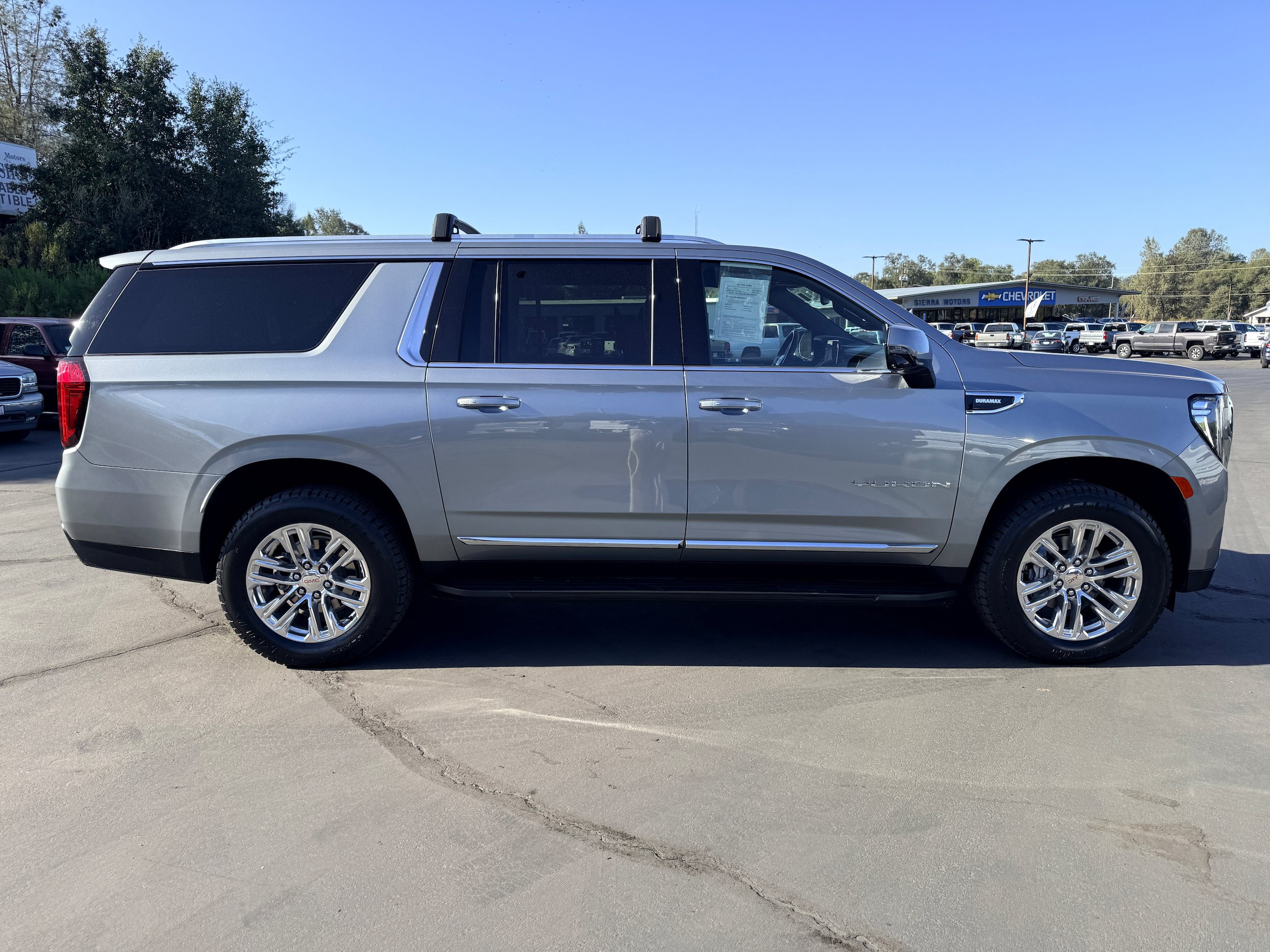 Used 2023 GMC Yukon XL SLT w/ SLT Luxury Package AWD/4WD image 5