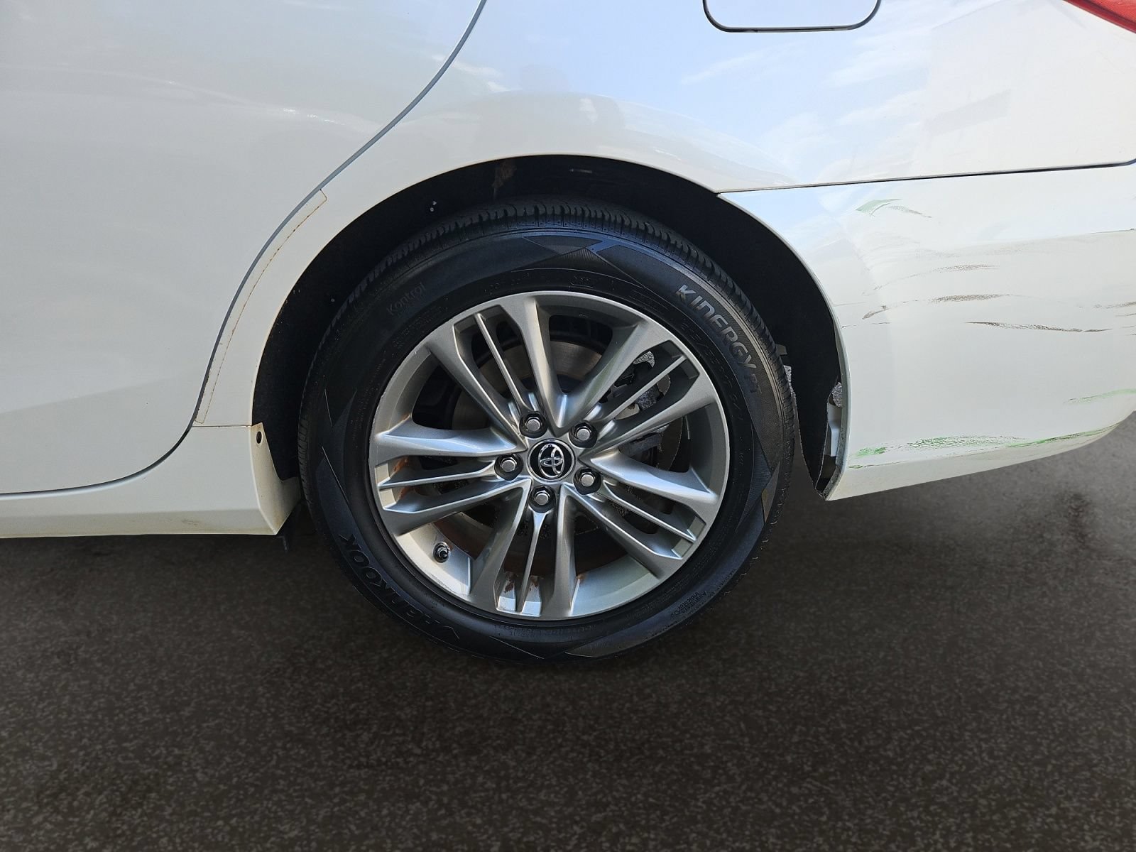 Used 2015 Toyota Camry SE FWD image 43