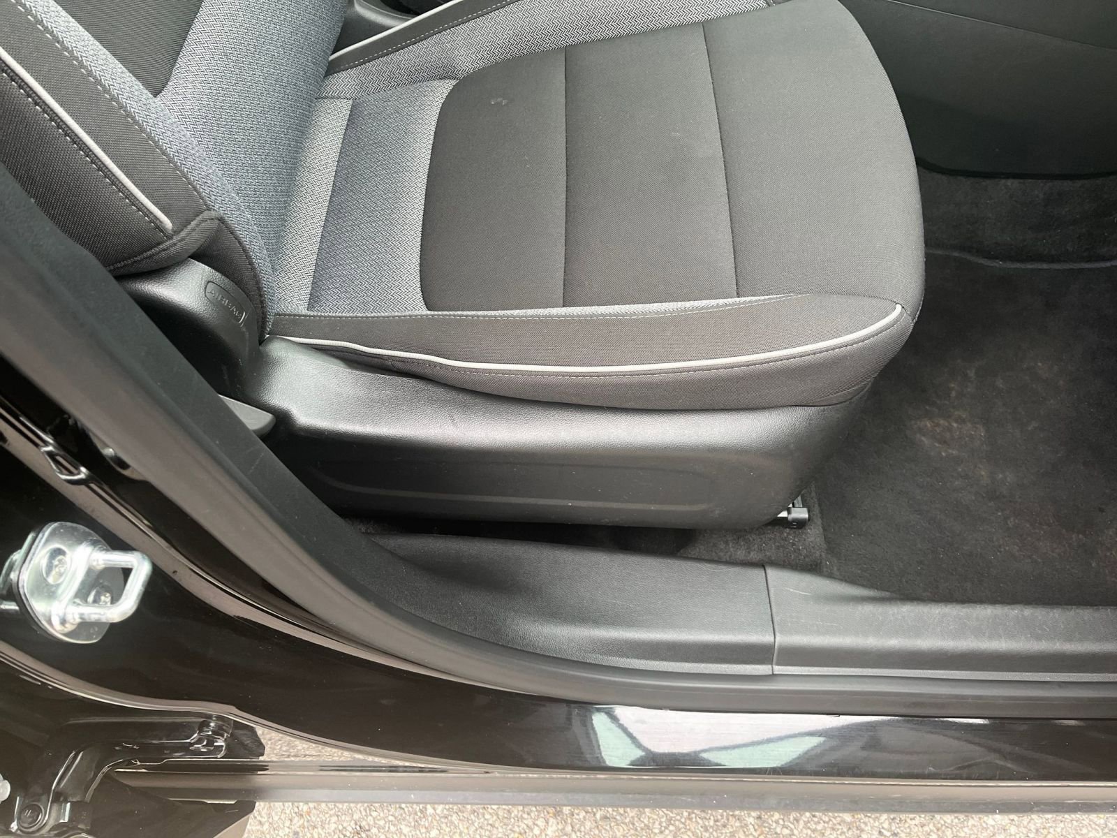 Used 2025 Chevrolet TrailBlazer LT FWD image 25
