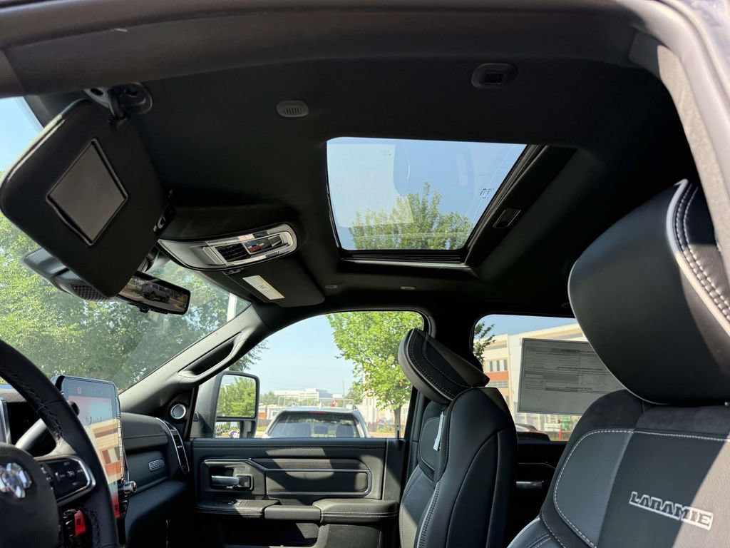 New 2026 RAM 3500 Laramie AWD/4WD image 4
