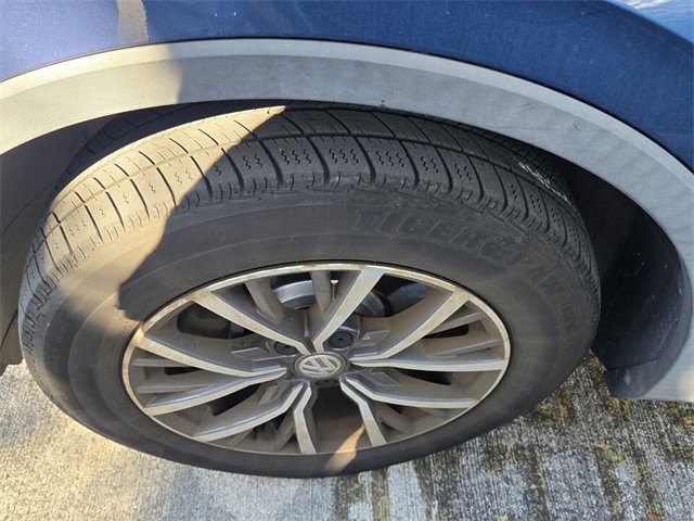 Used 2020 Volkswagen Tiguan SE w/ Panoramic Sunroof Package image 7