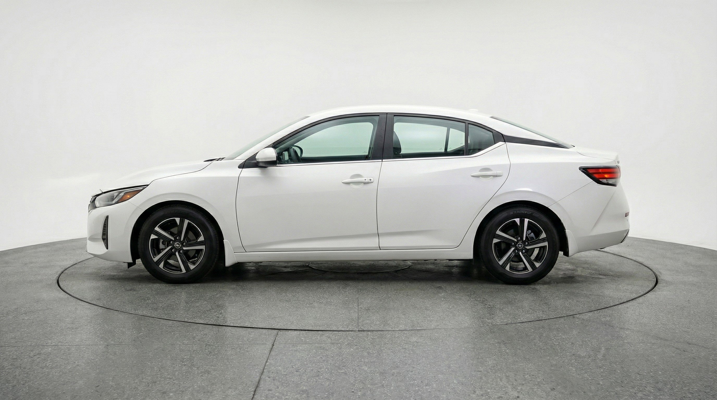 Used 2025 Nissan Sentra SV image 5