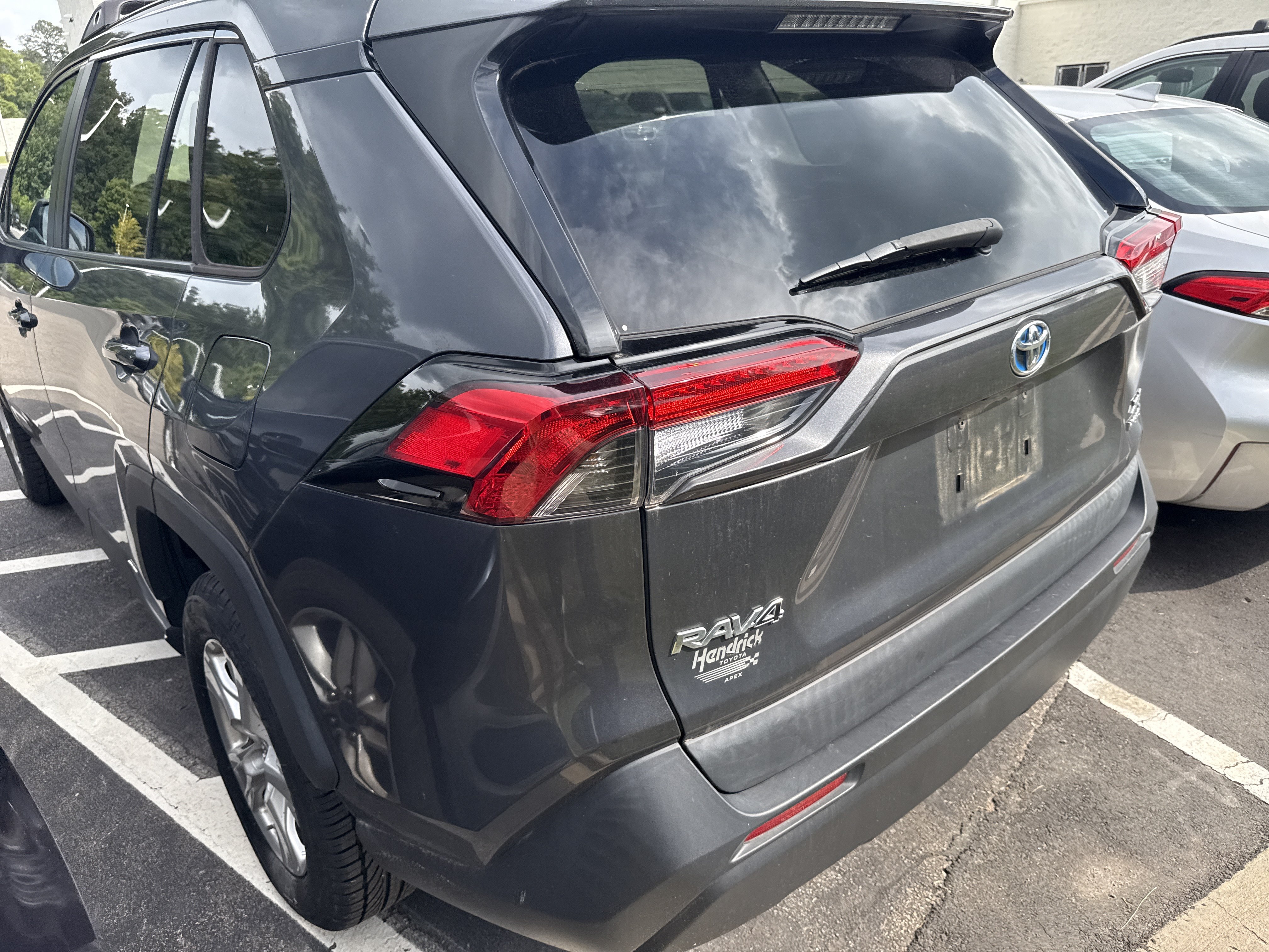 Used 2019 Toyota RAV4 XLE AWD/4WD image 6
