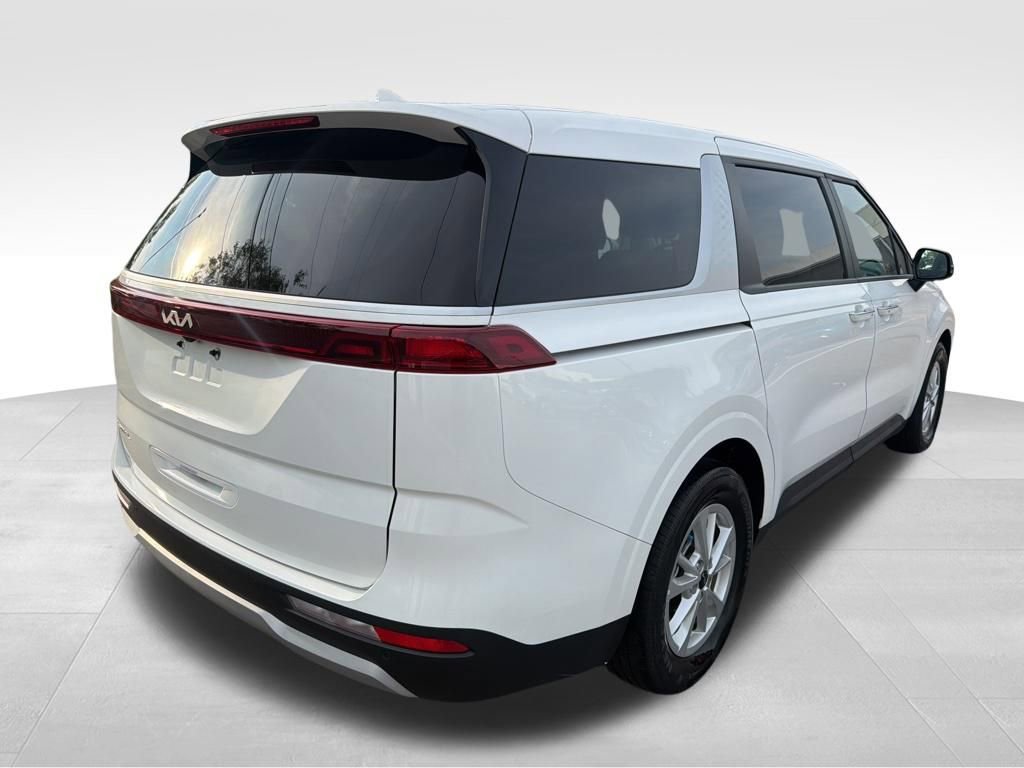 Used 2024 Kia Carnival LX image 5