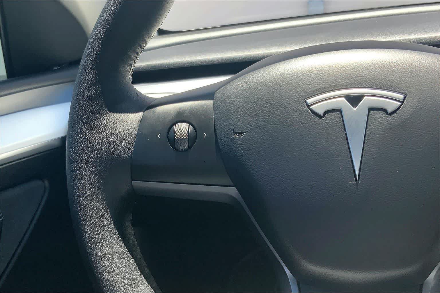 Used 2022 Tesla Model Y Performance AWD/4WD image 24