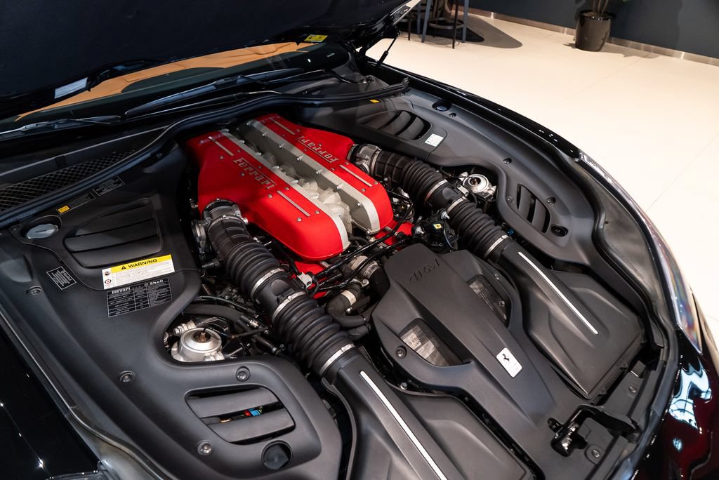 Used 2018 Ferrari GTC4Lusso AWD/4WD image 17