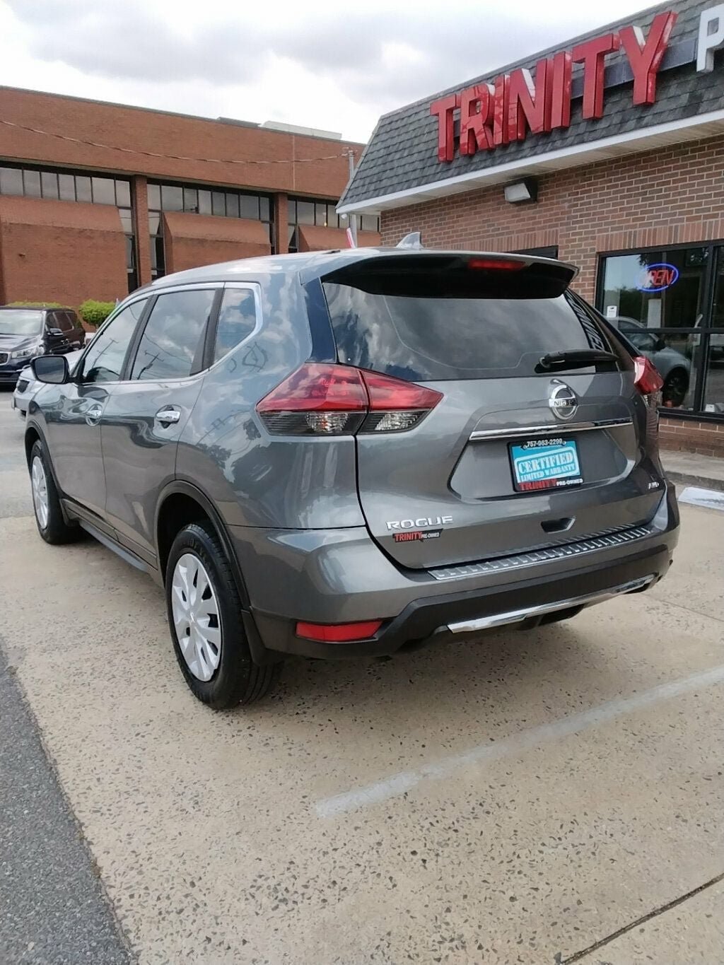Used 2020 Nissan Rogue S AWD/4WD image 2