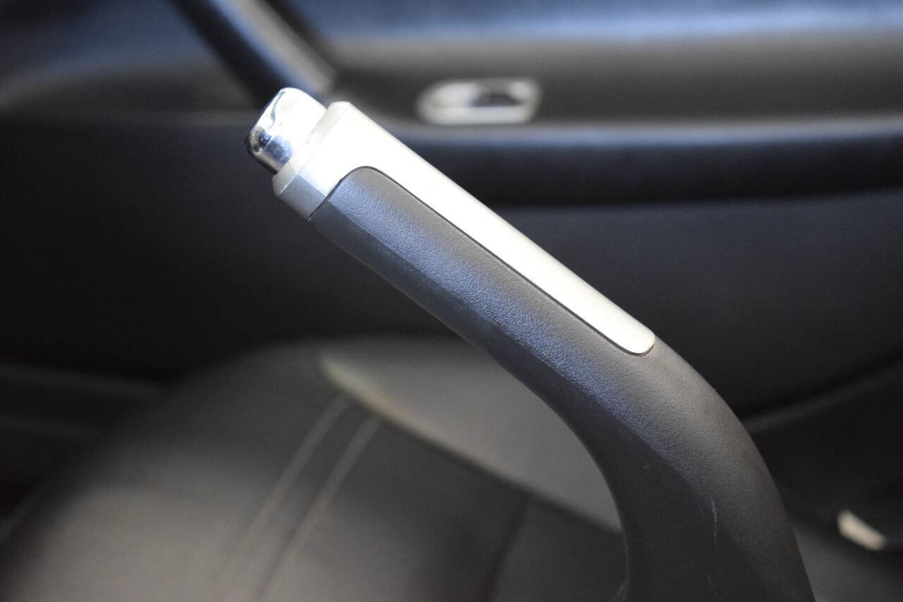 Used 2007 Pontiac Solstice Base 2dr Convertible w/ Premium Package image 48