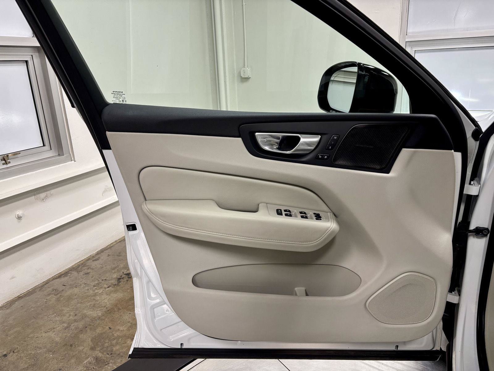 Used 2024 Volvo XC60 B5 Plus w/ Protection Package Premier AWD/4WD image 13