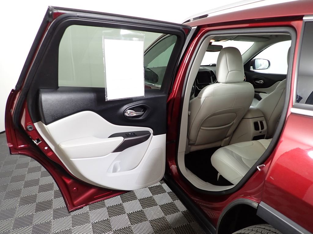 Used 2019 Jeep Cherokee Limited w/ Luxury Group image 39