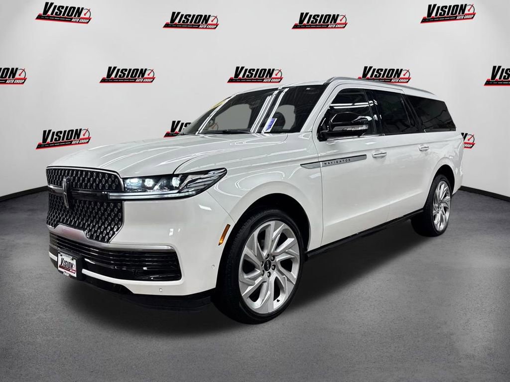 Used 2025 Lincoln Navigator L Reserve image 1